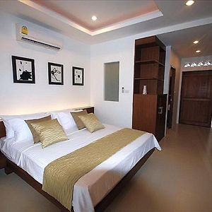 Studio Lit King-Size